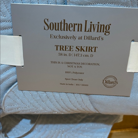 Southern Living Light Blue Quilted Tree Skirt, 58” in/ 147.3 cm, NEW - Picture 5 of 7
